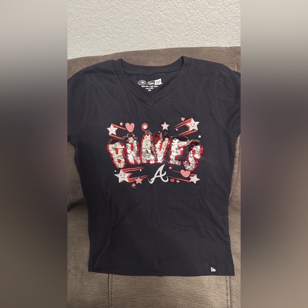 New Era Kids Black V-Neck Braves Sequin Logo Tee